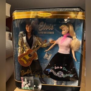 New in box (box has damage) 
1996 Elvis and Barbie doll set
